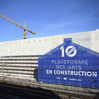 Le chantier du futur Pôle muséal et culturel, Plateforme 10, dans le prolongement des rails de la ligne Lausanne-Genève. [Keystone - Laurent Gillieron]