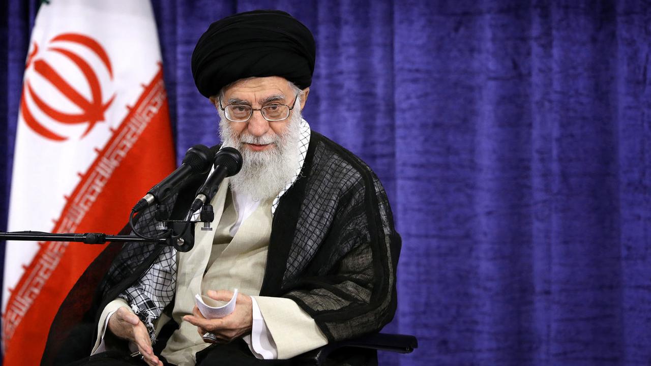 Le guide suprême Ali Khamenei lors d'un discours à Téhéran, 04.06.2018. [EPA/Keystone - Supreme leader office]