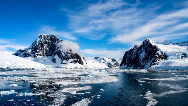 Paysage en Antarctique [Fotolia - © evenfh]