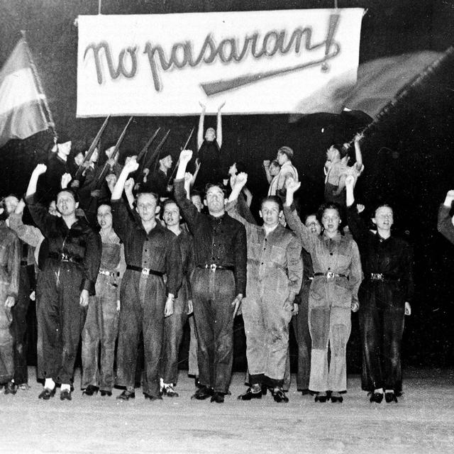 Un groupe de "gouvernementaux" républicains pendant la guerre d'Espagne en 1936. [AFP - Roger-Viollet]
