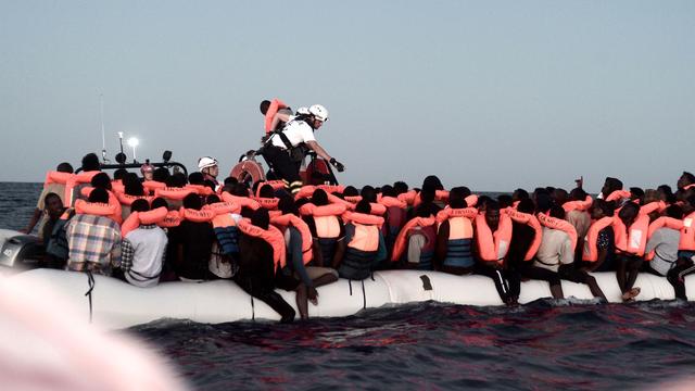 La marque italienne a utilisé une photo de cette série réalisée par SOS Méditerranée. [AFP - Karpov/SOS Méditerranée]