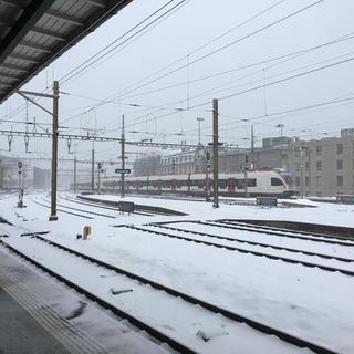 La gare de Lausanne a connu quelques perturbations en raison de la neige jeudi 1er mars. [RTS - VK]