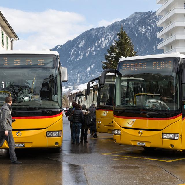 Après le scandale comptable chez Car Postal, la surveillance comptable de La Poste, des CFF ou de Ruag est remise en question. [Keystone - Arno Balzarini]