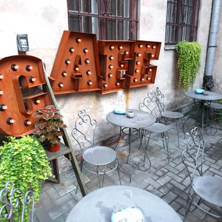 Un café de Riga en Lettonie. [Fotolia - Brad Pict]