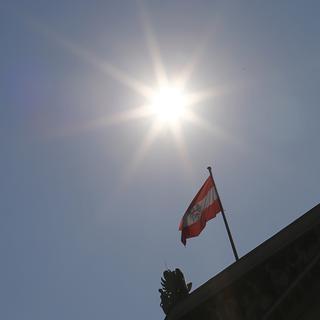 Le drapeau autrichien sur le Parlement à Vienne. [AFP - Alexandre Klein]