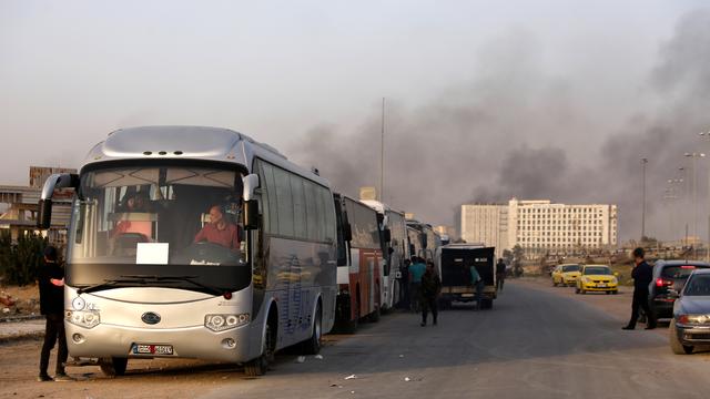 Le convoi comptait plus d'une centaine de véhicules. [Reuters - Omar Sanadiki]