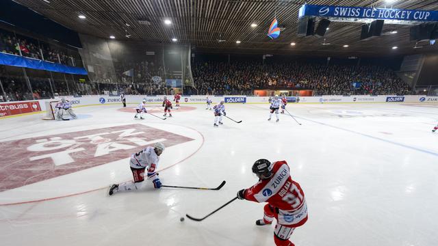 La patinoire de Viège figure parmi les projets qui attendent un soutien financier du canton. [Keystone - Laurent Gilliéron]