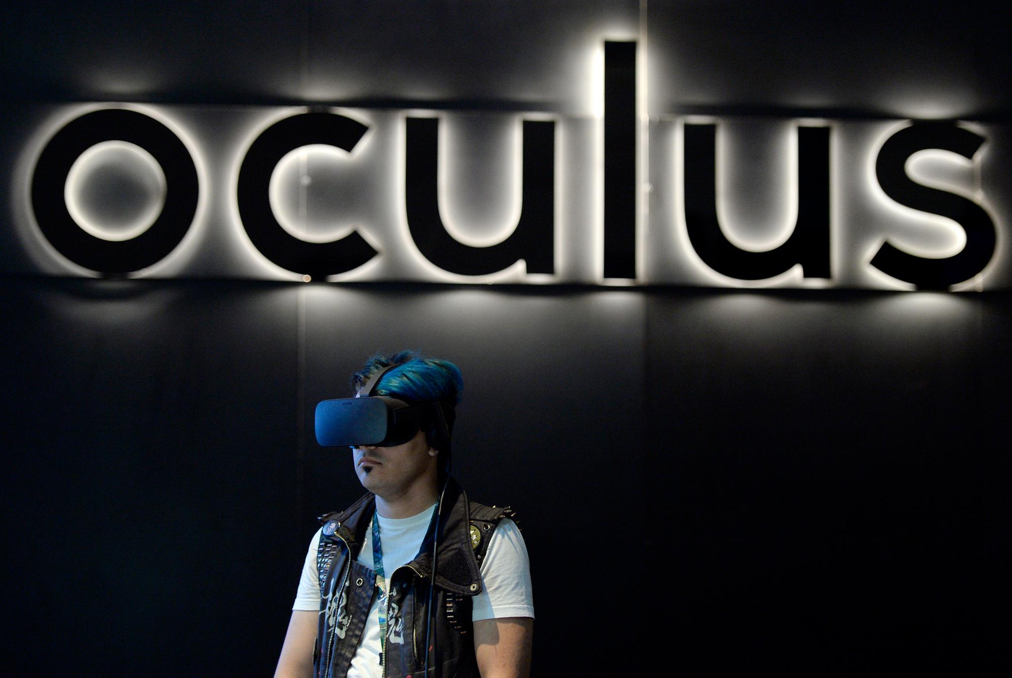 Le casque Rift d’Oculus a rendu la réalité virtuelle accessible au grand public. [Getty Images/AFP - Kevork Djansezian]