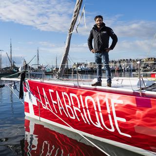 Le navigateur suisse Alan Roura s'élancera de Saint-Malo dimanche pour la 11e édition de la Route du Rhum. [Keystone - Jean-Christophe Bott]