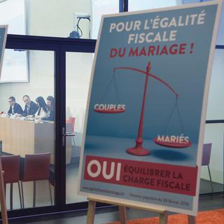 Le PDC avait lancé en 2016 une initiative pour l'égalité fiscale du mariage. [Keystone - Lukas Lehmann]