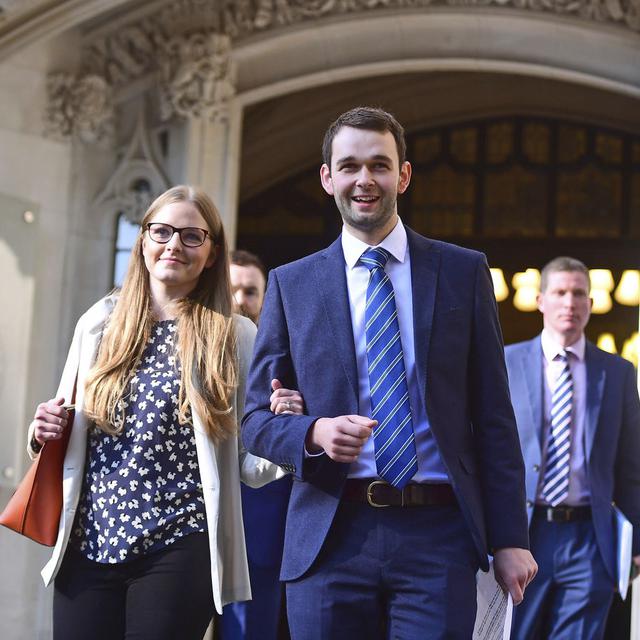 Amy et Daniel McArthur ont été acquittés par la Cour suprême du Royaume-Uni. [Keystone - Victoria Jones - PA via AP]