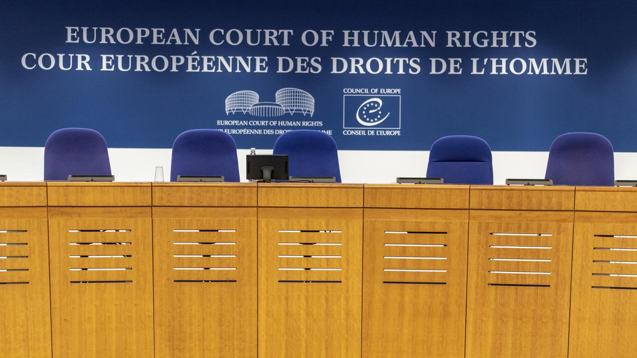 La Cour européenne des droits de l'homme (CrEDH) pendant un jugement impliquant la Russie. [Keystone - PATRICK SEEGER]