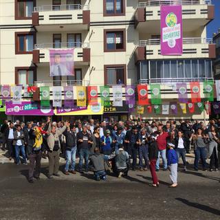 L'ouverture du bureau de campagne du HDP à Diyarbakir. [RTS - Alexandre Billette]