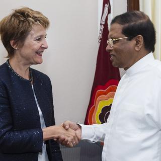 Simonetta Sommaruga et le président du Sri Lanka Maithripala Sirisena, dans la capitale Colombo le 6 août 2018. [Keystone - Patrick Huerlimann]