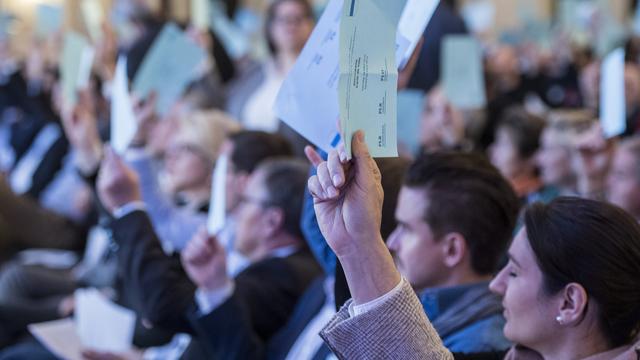 Les délégués du PLR avaient rejeté la loi sur les jeux d'argent en assemblée le 24.03.2018 à Zoug. [Keystone - Urs Flüeler]