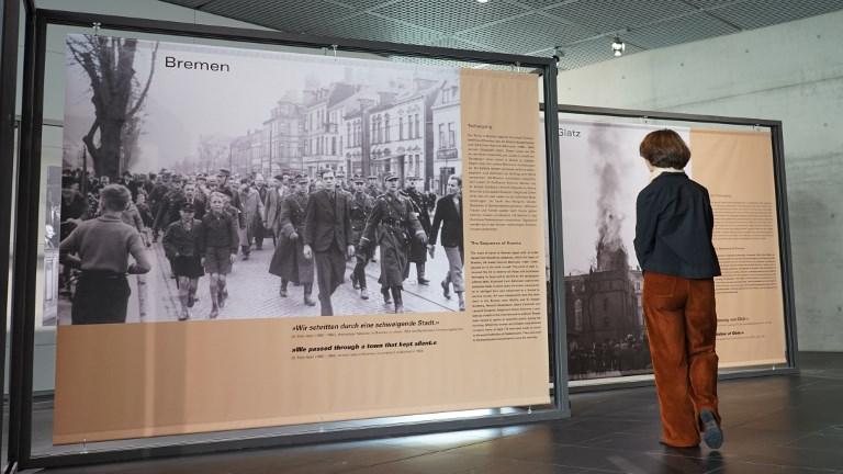 Une exposition consacrée à la Nuit de cristal a été mise sur pieds à Brême pour commémorer les 80 ans de cet événement. [afp - Jörg Carstensen / DPA]