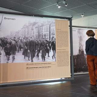 Une exposition consacrée à la Nuit de cristal a été mise sur pieds à Brême pour commémorer les 80 ans de cet événement. [afp - Jörg Carstensen / DPA]