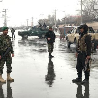 Les forces de sécurité afghanes sont arrivées sur les lieux de l'attaque, après une série d'explosions. [Reuters - Mohammad Ismail]