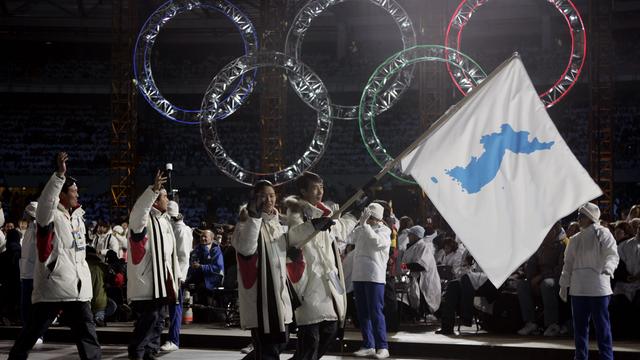 Lors des cérémonies d'ouverture des Jeux olympiques de Turin en 2006, les deux Corées ont défilé ensemble. [Reuters - Dylan Martinez]