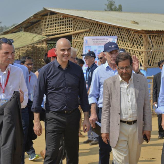 Alain Berset en visite dans le camp de Kutupalong au Bangladesh, 06.02.2018. [AP/Keystone - Suzauddin Rubel]