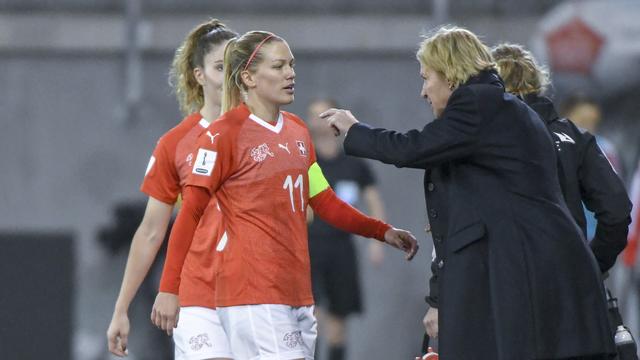 La capitaine Lara Dickenmann et la coach Martina Voss-Tecklenburg auront fort à faire en Belgique. [Andy Mueller]