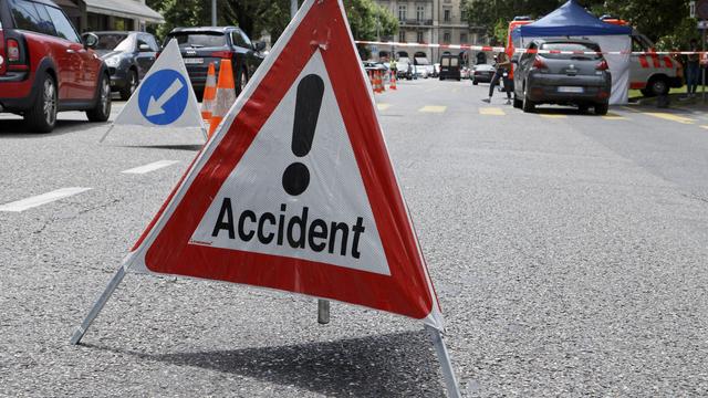 Une rue bloquée dans le centre de Genève après un accident en juillet 2017. [KEYSTONE - Salvatore Di Nolfi]