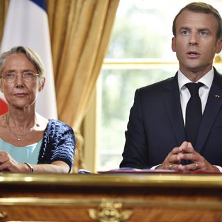 Emmanuel Macron et la ministre des Transports Elisabeth Borne à l'Elysée, 27.06.2018. [Pool/EPA/Keystone - Julien de Rosa]