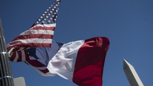 Les drapeaux français et américain à Washington DC, la semaine avant la visite d'Emmanuel Macron. [AFP - Andrew Caballero-Reynolds]