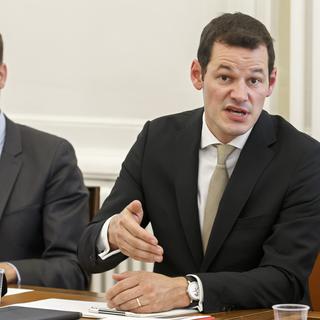 Antonio Hodgers et Pierre Maudet devant la presse à Genève, 05.09.2018. [Keystone - Salvatore Di Nolfi]