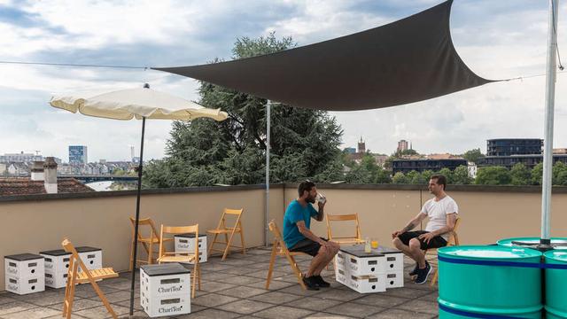 Le Rooftop bar: au-dessus des toits de Bâle. [SRF - Matthias Willi]