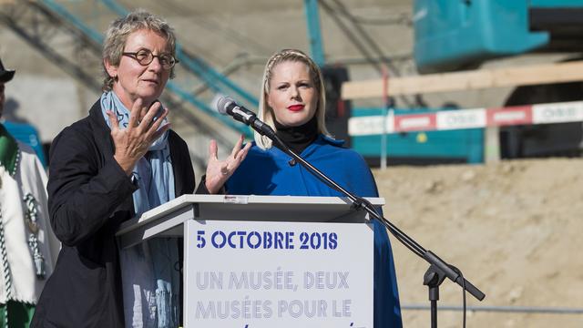 Chantal Prod’Hom, directrice du mudac (gauche) et Tatyana Franck directrice du Musée de l'Elysée (droite) ce vendredi, 5 octobre 2018 à Lausanne. [KEYSTONE - Cyril Zingaro]