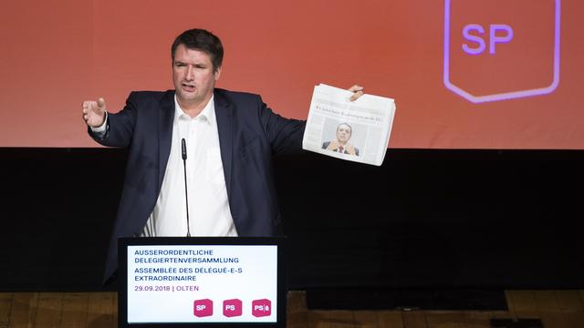 Le président du PS Christian Levrat lors de son allocution samedi 29 septembre à Olten (SO). [Keystone - Peter Klaunzer]