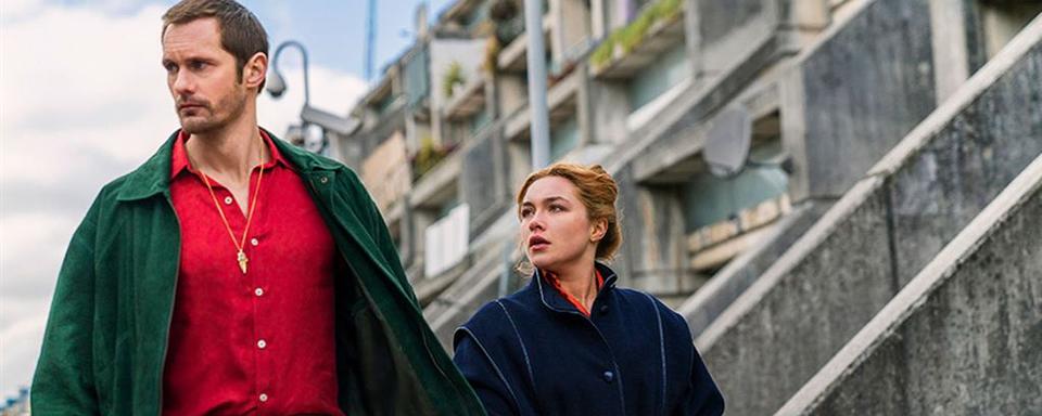 Alexander Skarsgard et Florence Pugh dans la série "The Little Drummer Girl". [DR - Jonathan Olley/AMC/Ink Factory]