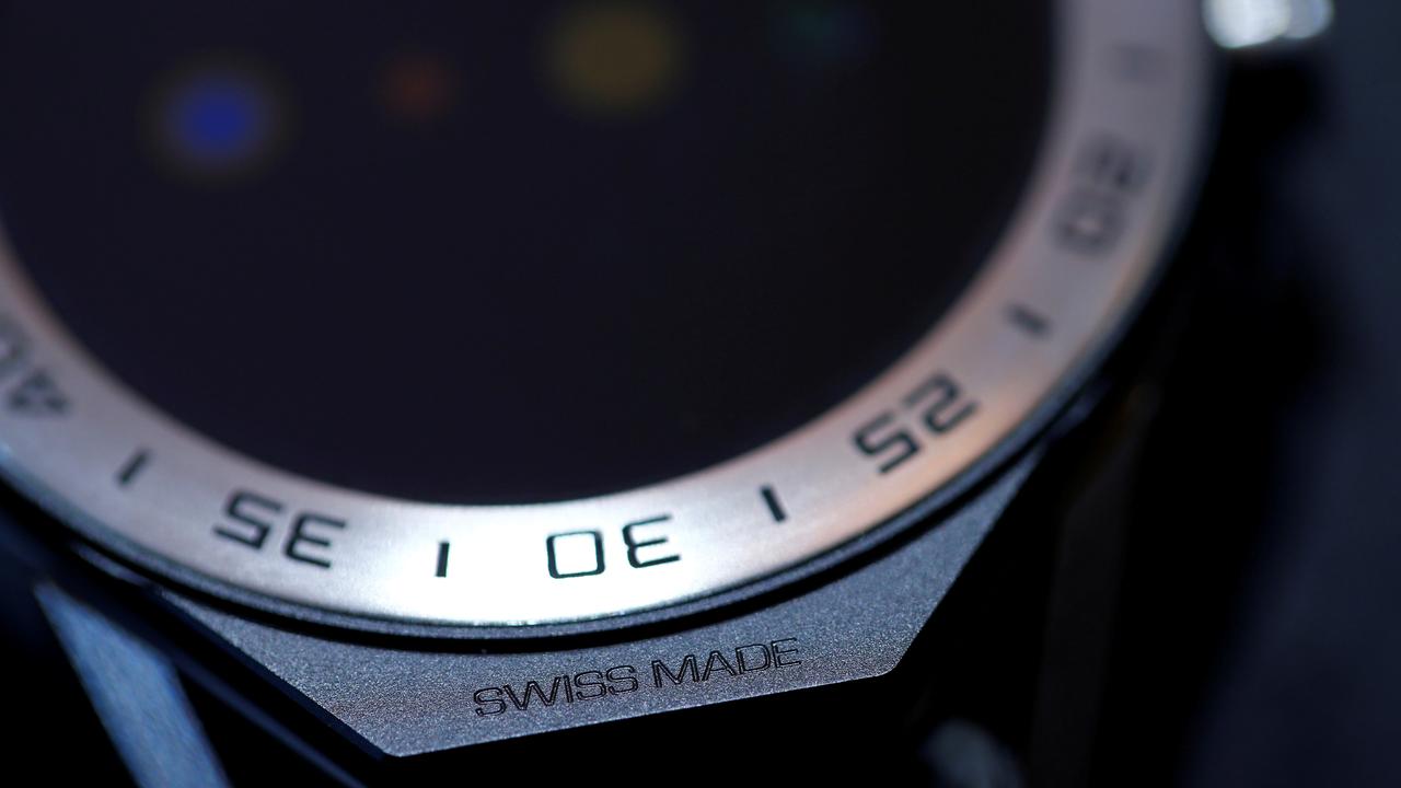 Une montre labellisée "Swiss made" doit avoir au moins 60% de valeur suisse. [reuters - Denis Balibouse]