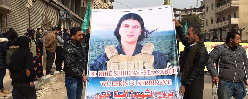 Barin Kobani, une combattante dont la vidéo du corps mutilé a choqué les Kurdes. [RTS - Alexandre Habay]