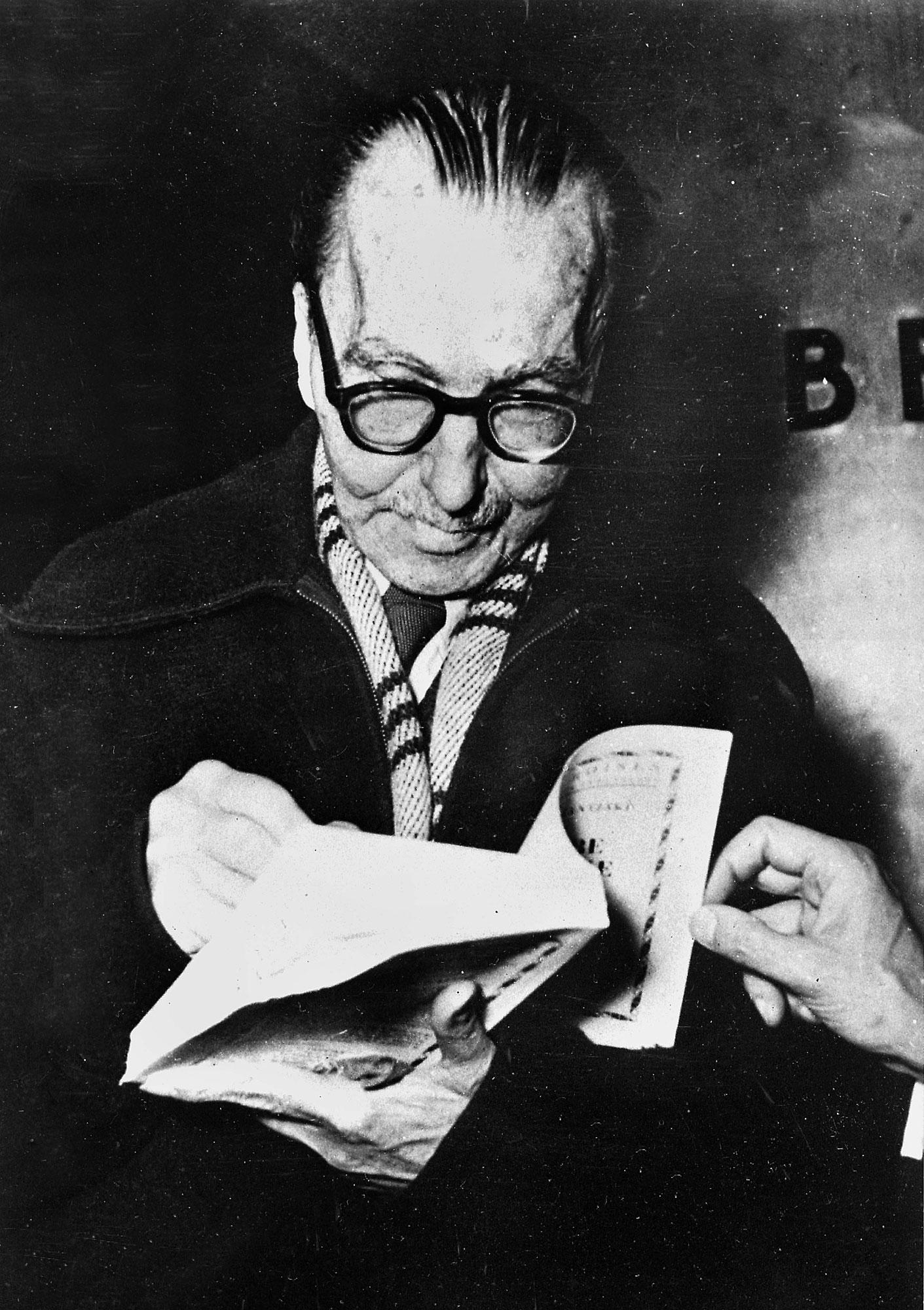 Níkos Kazantzákis (1885-1957), écrivain grec. [AFP - Collection Roger-Viollet]