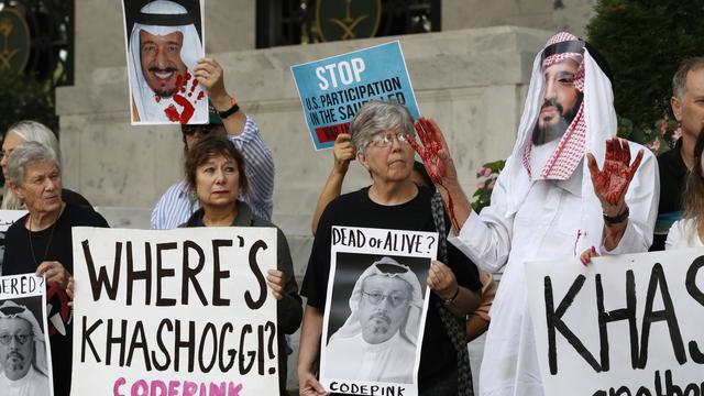 Des gens réclamant des réponses sur la disparition du journaliste Jamal Khashoggi. [AP/Keystone - Jacquelyn Martin]