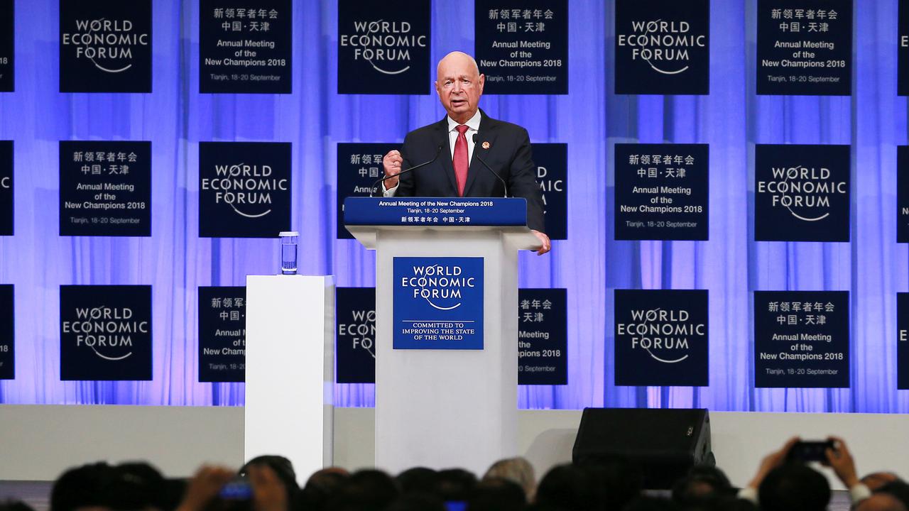 Klaus Schwab, fondateur du Forum économique mondial, ici en train de faire un discours d'ouverture dans la ville chinoise de Tianjin, le 19 septembre 2018. [Stringer]