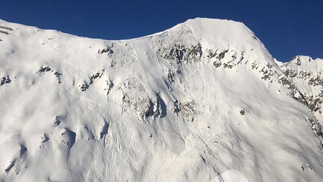 Une avalanche au-dessus de Belalp (VS), le 25 décembre 2017. [Police cantonale du Valais]