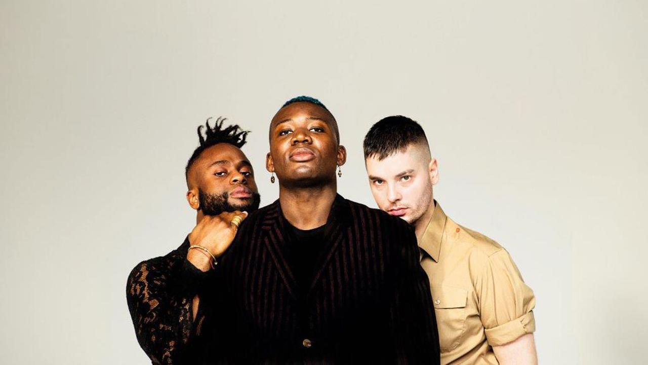 Young Fathers. [DR - Julia Noni]