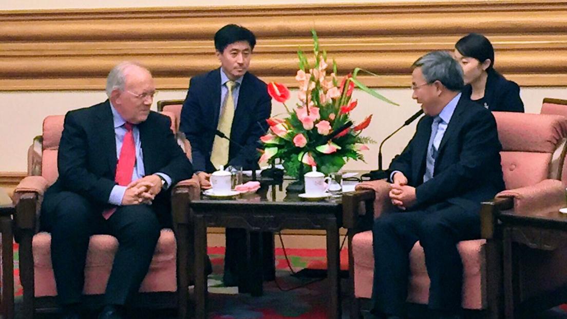 Johann Schneider-Ammann en compagnie du vice-Premier ministre chinois à Pékin, 06.09.2018. [RTS - Olivier Schorderet]