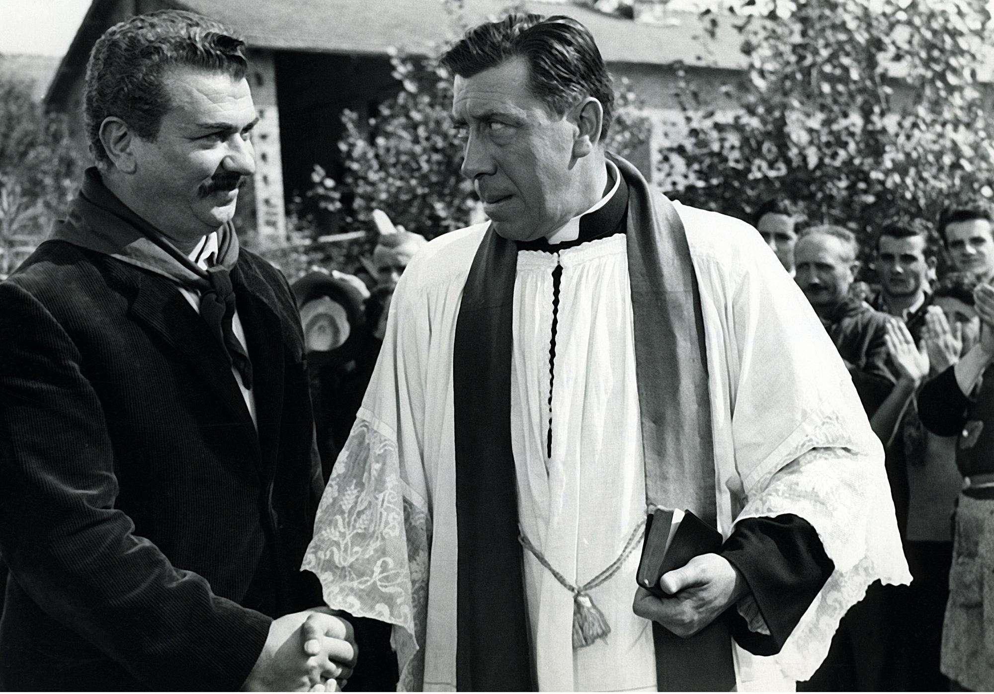 Peppone, le maire communiste et Don Camillo, le curé catholique. [Collection ChristopheL / AFP - Rizzoli Editore / Francinex]