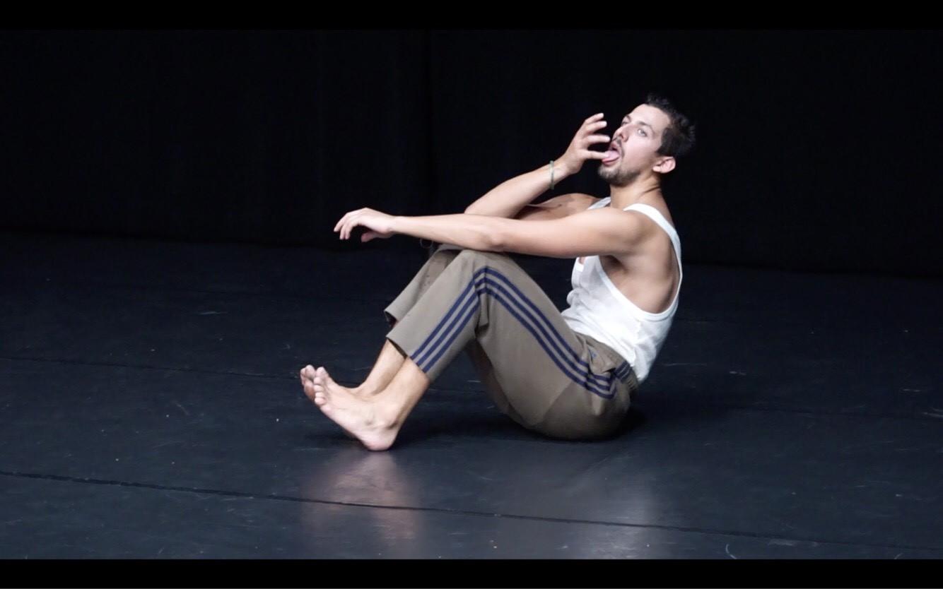 Le danseur genevois Kiyan Khoshoie dans "Grand Ecart". [DR - Philippe Leone]