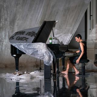 La pianiste Victoria Harmandjieva dans "The age of anxiety". [victoriaharmandjieva.art - Léandre Séraïdaris]