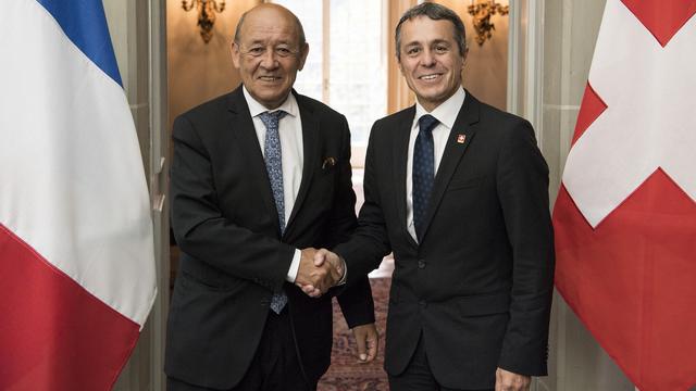 Jean-Yves Le Drian et Ignazio Cassis à Berne le 24 août 2018. [Keystone - Peter Schneider]