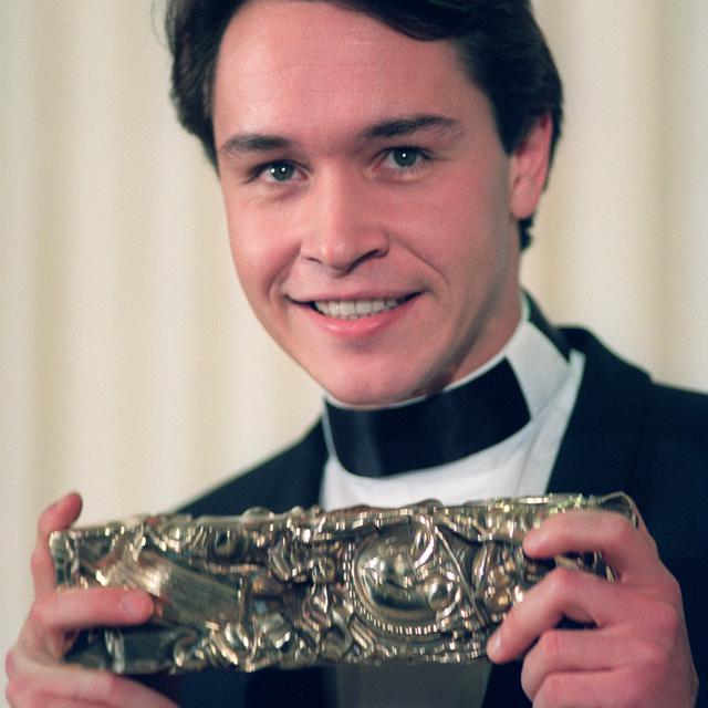 Manuel Blanc pose avec le césar du Meilleur espoir masculin pour son interprétation dans le film "J'embrasse pas", en 1992.
JOEL ROBINE
AFP [JOEL ROBINE]