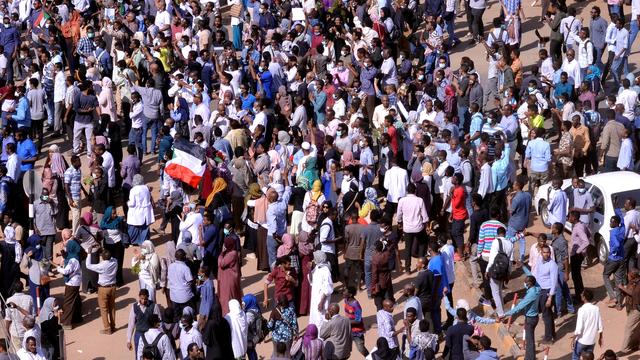 Des Soudanais manifestent depuis le 19 décembre contre le gouvernement et contre l'augmentation du prix du pain, un prix multiplié par trois. [Mohamed Nureldin Abdallah]