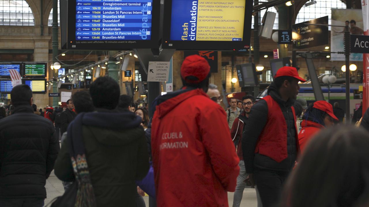 Des agents de la SNCF à la gare du Nord à Paris. [AFP - STR]
