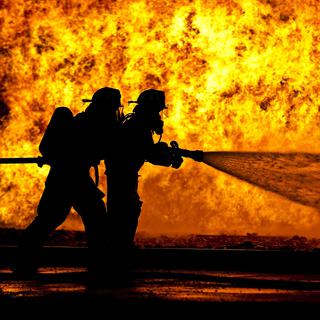 Pompiers durant un entrainement au Centre d'Alpena.
Image dispo en dl avec communiqué sur le site de l'Empa.
US Air Force [US Air Force]