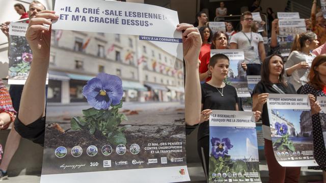 Une manifestation à Genève lors de l'édition 2017 de la journée mondiale contre l'homophobie et la transphobie. [Keystone - Salvatore Di Nolfi]